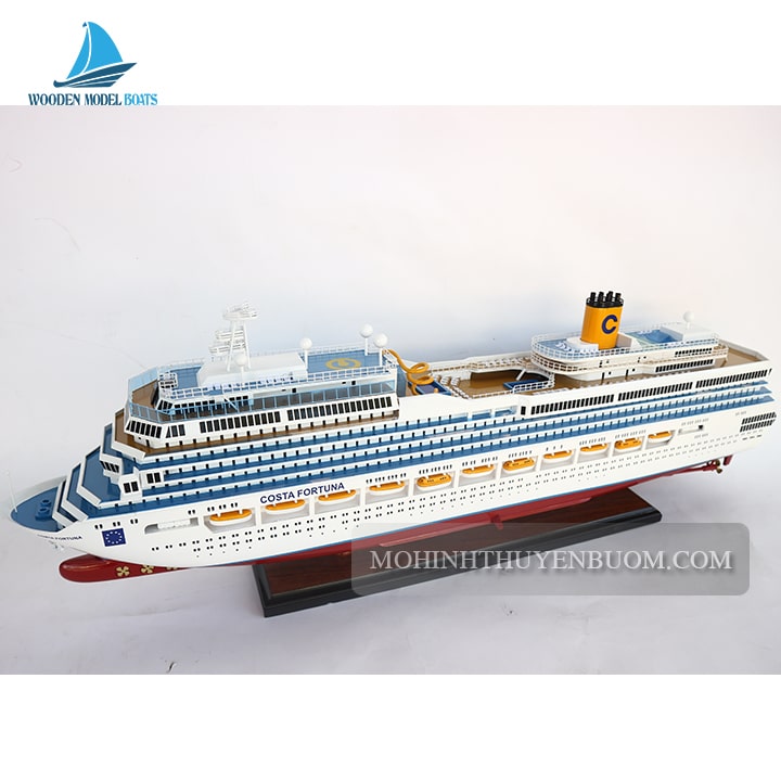 mô hình thuyền du lịch