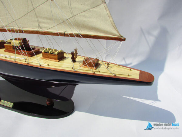 Endeavour-Painted-Sailing-Boat-Model-19-(1) Mô Hình Thuyền Buồm