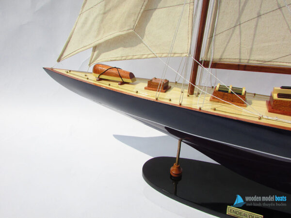 Endeavour-Painted-Sailing-Boat-Model-19-(13) Mô Hình Thuyền Buồm