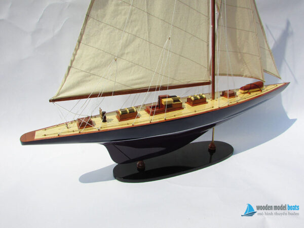 Endeavour-Painted-Sailing-Boat-Model-19-(5) Mô Hình Thuyền Buồm