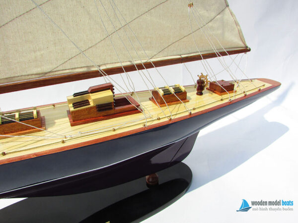 Endeavour-Painted-Sailing-Boat-Model-19-(9) Mô Hình Thuyền Buồm