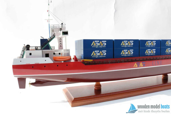 Ocean-5-container-ship-model-(4)