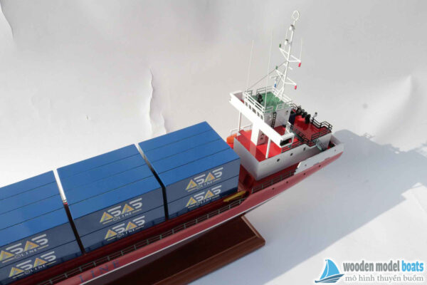Ocean-5-container-ship-model-(5)