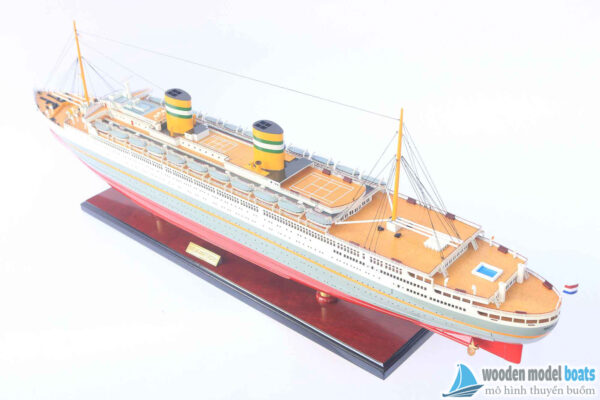 Ss-nieuw-amsterdam-ship-model-(1)